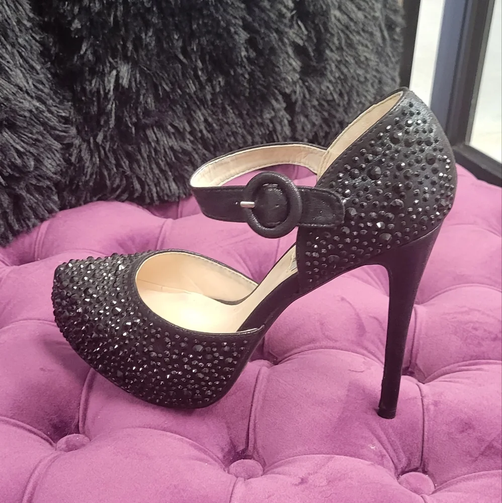Shoes - Picture 2 of 3